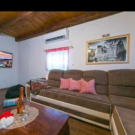 Village House Iva *